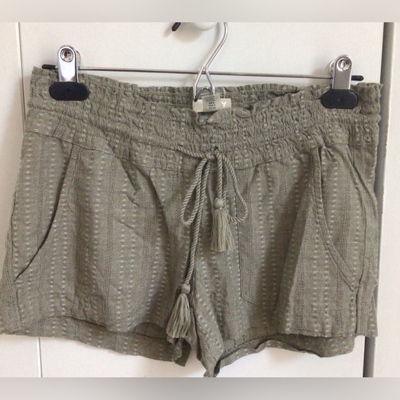 Roxy Pants - Roxy Shorts Size 4 w/embroidery NWOT